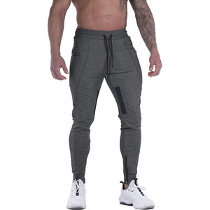 Jogging de sport respirant de haute qualité pour hommes, coupe slim, gris, avec poches latérales et taille élastique. - Product Image 1