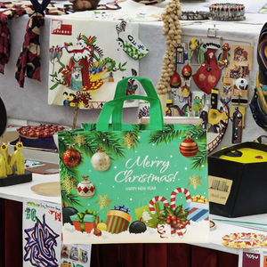 Sac cadeau de Noël avec bandoulière, taille moyenne, en tissu non tissé, sacs d'emballage personnalisés avec logo, fabrication OEM au Vietnam - Product Image 2