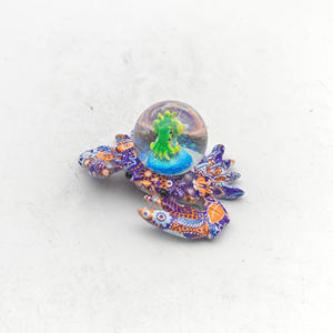 Globo de Nieve Decorativo con Resina de Impresión por Transferencia de Agua, Diseño de Cangrejo, Árbol de Coco y Animales, Venta Caliente de Fábrica - Product Image 6