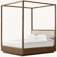 Lit plateforme élégant et minimaliste en chêne clair avec panneau lisse, cadre à baldaquin et base en plinthe encastrée pour chambre à coucher, personnalisable OEM