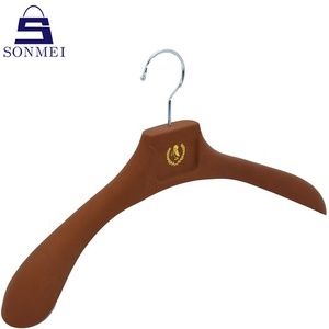 Appendini per abiti in gomma antiscivolo in plastica con gancio nero pistola - Product Image 5