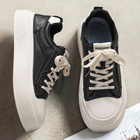 Chaussures de skate sur mesure MNV Professional pour la vente en gros. Personnalisable avec des logos. Qualité garantie.