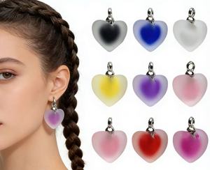Breloques en résine acrylique givrée transparente multicolore en forme de cœur pour la fabrication de bijoux, boucles d'oreilles, colliers et accessoires - Product Image 4