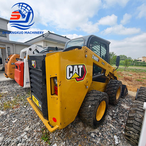 รถตักล้อยาง CAT 246D3 แบบสกิดสเตียร์ ขนาดกะทัดรัด ใช้สำหรับงานก่อสร้าง ฟาร์ม สวน งานเทศบาล และงานวิศวกรรม - Product Image 1