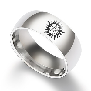 Anillo de acero inoxidable con letras grabadas, anillo de titanio, anillo liso brillante, joyería de lujo ligera para mujer - Product Image 1