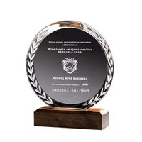 Trophée en cristal personnalisé de plaque d'autorisation de Souvenir d'anniversaire de nouvelle originalité avec la base en bois
