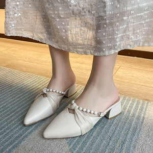 Sandálias Femininas de Verão 2026 Novas com Salto Grosso Estilo Coreano Bico Fino Meia Sandália com Tira de Fivela para Exterior Salto Baixo Estilo Fada Baotou - Product Image 4