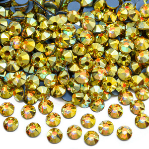 OLeeya 2088 Strass Termoadesivi 8+8 Tagli, 8 Grandi 8 Piccoli, 16 Sfaccettature, <span class=keywords><strong>Cristalli</strong></span> Piatti <span class=keywords><strong>con</strong></span> Forte Adesione - Product Image 3