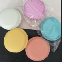 K298 Mini boucles d'oreilles macaron rondes en plastique de 9.8cm Boîte à bijoux Organisateur Emballage cadeau élégant pour la collection de macarons