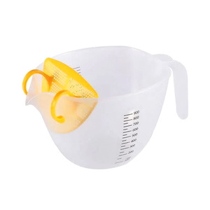Taza medidora graduada de plástico con escala de 900 ml para repostería y herramientas de pastelería - Product Image 3