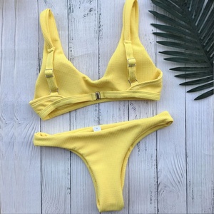 Traje de Baño Bikini de Una Pieza Personalizado de Alta Calidad con Logotipo Frontal Estampado/Sólido de Secado Rápido, Tanga Micro Bra con Tirantes en V para Mujer - Product Image 1
