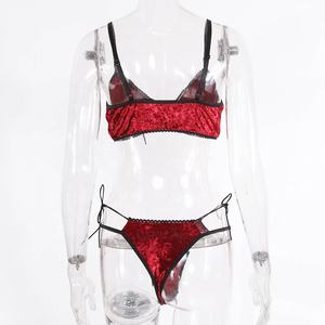 INTIFLOWER SL1947 Nouveau style Ensemble soutien-gorge et culotte en velours rouge à ouverture frontale - Lingerie sexy et charmante pour femmes - Product Image 5