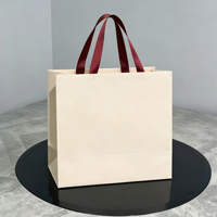 Sac en papier noir gaufré de luxe avec logo personnalisé, en papier texturé, avec poignée en ruban gros-grain pour emballage cadeau