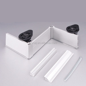 Battiscopa in PVC Nisko 100mm 150mm con Foglio di Alluminio, Impermeabile per Base di Mobili da <span class=keywords><strong>Cucina</strong></span> - Product Image 1
