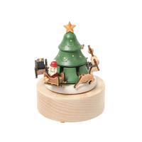 Boîte à musique en bois de manège à manivelle avec motif sapin de Noël et mélodie 'Deck the Halls' pour la vente en gros