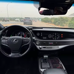 Lexus LS500 Turbo 2018 d'occasion, moteur gauche, intérieur foncé, sièges en cuir, pneus R17, transmission automatique, prix avantageux - Product Image 3