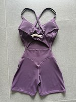 En gros Combinaison-short de sport sans manches à col en V, dos nu, bretelles croisées, avec soutien-gorge intégré, pour le fitness