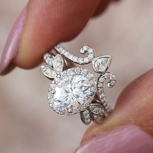 Set di Anelli Corona Principessa con Zirconi Scintillanti per Donne, Gioielli Eleganti e di Lusso per Matrimoni - Product Image 1