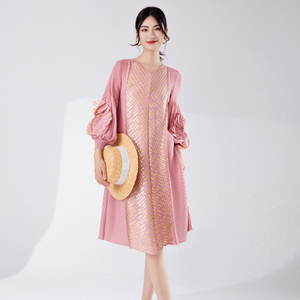 เดรสทรงเอพลีทผ้าทอเนื้อดี คุณภาพสูง สำหรับผู้หญิงไซส์ใหญ่ ล้างทำความสะอาดได้ ดีไซน์ทันสมัยแบบใหม่ปี 2025 ทรงหลวม จับจีบ  สำหรับฤดูใบไม้ร่วง - Product Image 5