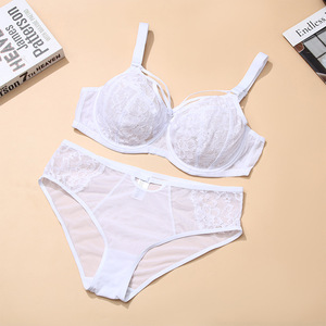 Zoyiame - Conjunto de sujetador y bragas de encaje floral gótico de talla grande para mujer, con copas profundas y efecto antideslizante - Product Image 5