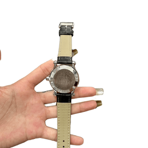 Montres analogiques rondes pour femmes avec cristaux flottants, cadran romain et bracelet en cuir gaufré pour le bureau et les événements spéciaux Chopards - Product Image 4