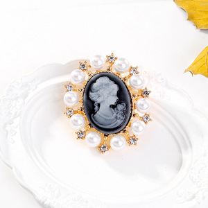 Broche de luxe en perles motif tête de <span class=keywords><strong>camée</strong></span> victorienne, épingle de corsage, bouton de cardigan, accessoires vintage pour manteau femme - Product Image 1