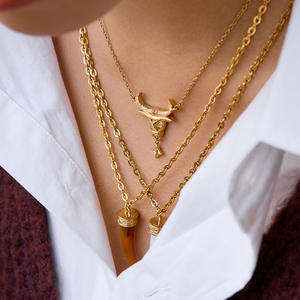 Collar de doble capa de acero inoxidable chapado en oro de 18 quilates con logotipo personalizado al por mayor para mujer - Product Image 1