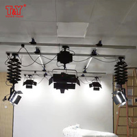 Système de rail de plafond à pantographe pour l'éclairage photographique en studio de diffusion