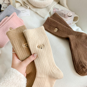 Chaussettes pour femmes Zenske Carape OEM en gros, de haute qualité, doublées de polaire, en laine épaisse, chaudes, roses, brodées d'un ours - Product Image 1