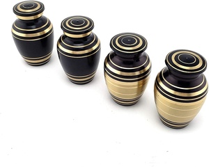 Juego de 4 piezas de oro y negro hecho a mano de urnas de cremación de latón únicas urnas de recuerdo pequeñas grabadas para funerales - Product Image 2