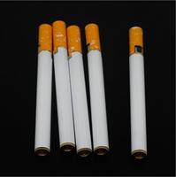 Briquet à gaz promotionnel portable en métal avec meule, design unique en forme de cigarette, personnalisable avec logo