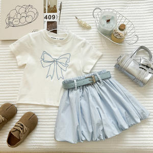 Ensemble d'été pour enfants : T-shirt imprimé à manches volantées et short - un ensemble rafraîchissant <span class=keywords><strong>en</strong></span> <span class=keywords><strong>deux</strong></span> pièces pour les <span class=keywords><strong>petites</strong></span> <span class=keywords><strong>filles</strong></span>. - Product Image 2