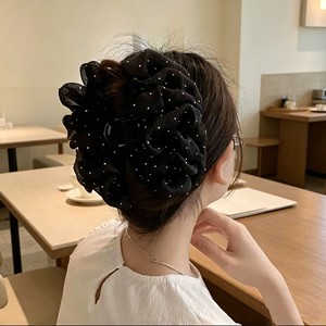 Pince à cheveux double face en maille ciel étoilé pour coiffure de princesse évasioniste avec nœud et pince requin à l'arrière de la tête. - Product Image 3