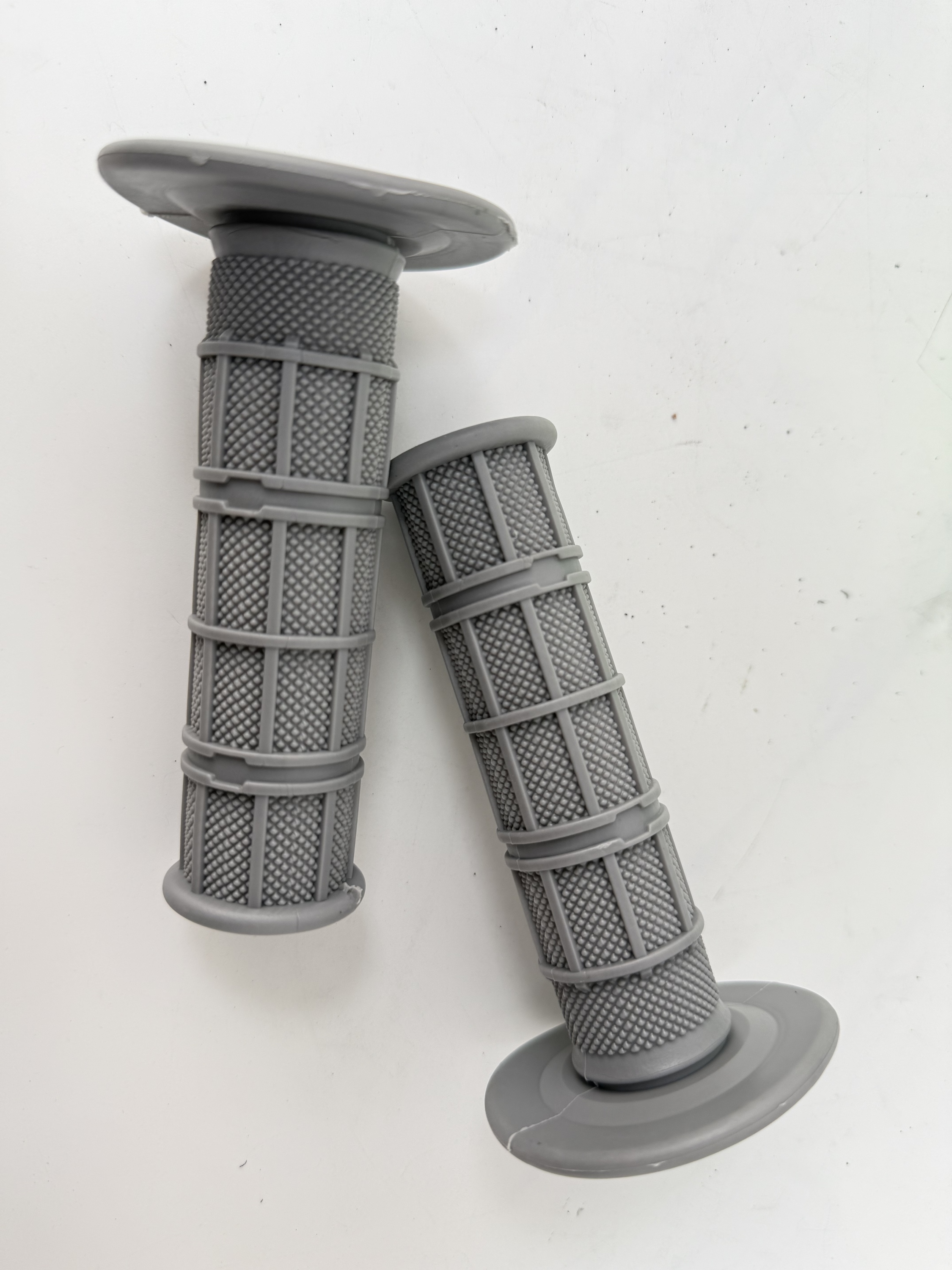 Grey Grips +Surron throttle