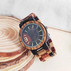 Montre à quartz étanche avec grand cadran lumineux et design en bois - Product Image 3