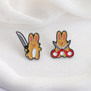 Phim Hoạt Hình Thỏ Giữ Kéo Và Một Con Dao Men Pin Hài hước Thỏ Trâm Ba Lô Ve Áo Phù Hiệu Đồ Trang Sức Quà Tặng Cho Bạn Bè - Product Image 3