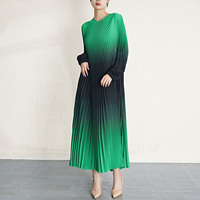 Robe plissée élégante dégradée Miyake 2026 avec ceinture, longueur midi pour femme, idéale pour les occasions décontractées et formelles, style Noël