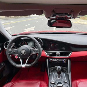 Alfa Romeo Giulia 2017 2.0T 280HP Édition Luxe Berline Voitures Toit ouvrant panoramique Voiture universelle 2 roues motrices Essence Alfa Romeo Giulietta - Product Image 5