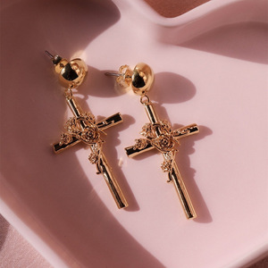 Pendientes de flor de rosa para mujer, elegantes accesorios florales de moda para fiestas y uso diario - Product Image 1