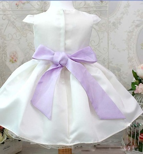 เดรสเด็กผู้หญิงทรงเอ สไตล์ผ้าซาตินคอตตอนคุณภาพสูง ความยาวระดับเข่า แขนสั้น น่ารัก ลาย 3 มิติ รับผลิตแบบ OEM สำหรับฤดูร้อน รุ่นใหม่ล่าสุด - Product Image 3