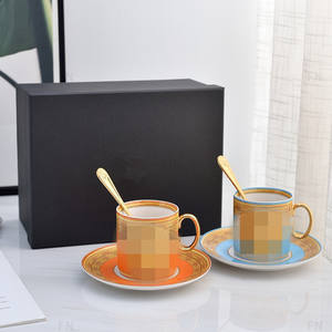 Ensemble de tasse et soucoupe à café en porcelaine fine de luxe, mug à thé ou à lait vintage en céramique avec bord doré, vaisselle pour la maison et les restaurants - Product Image 5
