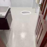 Revêtement époxy PURCOAT durable à effet marbre brillant, auto-nivelant, avec sable coloré, pour usage en salle de bain, application à la truelle