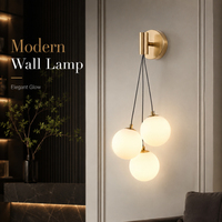 Applique Murale Intérieure Moderne pour Chambre à Coucher, Chevet, Base G9, Trois Globes en Verre Blanc Laiteux, Décoration en Fer Doré, Appartement, Villa, Garantie 2 Ans
