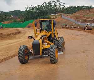 รถเกรดเดอร์ 4230D 17T พร้อมเครื่องยนต์ 217 แรงม้า มีใบมีดหน้าและริปเปอร์หลังสำหรับขาย - Product Image 2