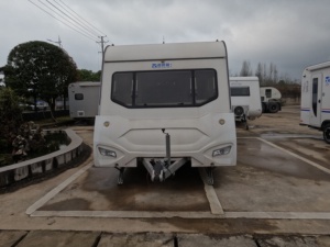 Caravane <span class=keywords><strong>de</strong></span> camping confortable à double essieu en aluminium pour voyages en famille, camping-car <span class=keywords><strong>de</strong></span> luxe avec cuisine et salle <span class=keywords><strong>de</strong></span> bain - Product Image 1