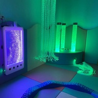 Espace sensoriel apaisant, panneaux tactiles interactifs, éclairage visuel, tubes à bulles d'eau, équipement de salle sensorielle pour les besoins spéciaux
