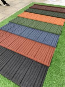 Las tejas de <span class=keywords><strong>pizarra</strong></span> largas modernas más vendidas, ignífugas, resistentes al calor, impermeables, duraderas, recubiertas de piedra, para techos de metal para casa - Product Image 5