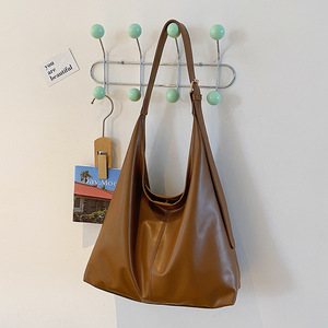 Sac à main en cuir PU pour femmes, sac fourre-tout de grande capacité, design minimaliste et doux, sac de transport quotidien, sac à main décontracté à la mode - Product Image 5
