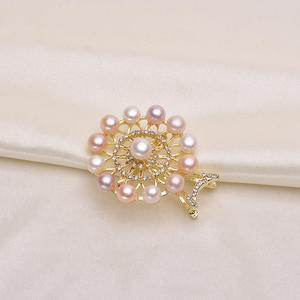 Broche en perles d'eau douce naturelles dynamiques, design moulin à vent et grande roue, fleur de poitrine, paire avec motif numérique - Product Image 1