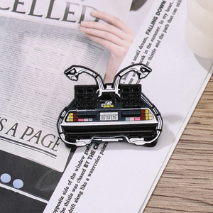 Spilla smaltata Ritorno al futuro, Macchina del tempo auto retrò, Spille per film di fantascienza, Distintivo da giacca, Gioiello regalo per fan e amici - Product Image 3